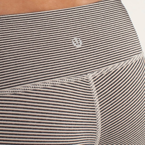 Lululemon Wunder Under Crop 21” - Size 4 - Picture 6 of 13